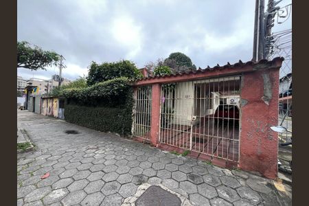 Casa à venda com 250m², 2 quartos e 3 vagas Casa à venda com 250m², 2 quartos e 3 vagasFachada