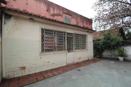 Casa à venda com 250m², 2 quartos e 3 vagasFundos da casa