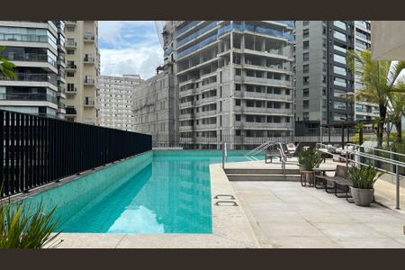 Apartamento à venda com 40m², 1 quarto e sem vaga Apartamento à venda com 40m², 1 quarto e sem vagaPiscina