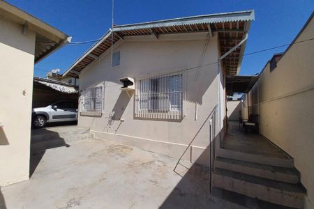 Casa para alugar com 328m², 3 quartos e 4 vagas Casa para alugar com 328m², 3 quartos e 4 vagasquintal