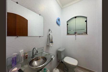Casa à venda com 260m², 3 quartos e 3 vagas Casa à venda com 260m², 3 quartos e 3 vagasLavabo
