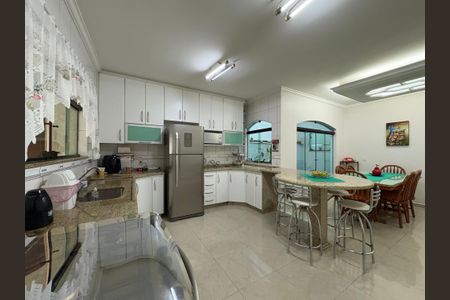 Casa à venda com 260m², 3 quartos e 3 vagas Casa à venda com 260m², 3 quartos e 3 vagasCozinha