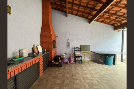Casa à venda com 260m², 3 quartos e 3 vagas Casa à venda com 260m², 3 quartos e 3 vagasÁrea Externa
