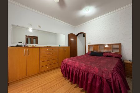 Casa à venda com 260m², 3 quartos e 3 vagas Casa à venda com 260m², 3 quartos e 3 vagasSuite