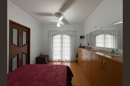 Casa à venda com 260m², 3 quartos e 3 vagas Casa à venda com 260m², 3 quartos e 3 vagasSuite