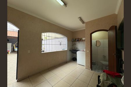 Casa à venda com 260m², 3 quartos e 3 vagas Casa à venda com 260m², 3 quartos e 3 vagasLavanderia