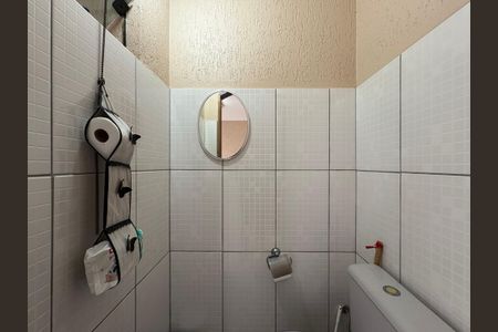 Casa à venda com 260m², 3 quartos e 3 vagas Casa à venda com 260m², 3 quartos e 3 vagasLavabo 2