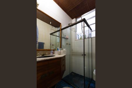 Apartamento à venda com 140m², 3 quartos e 1 vaga Apartamento à venda com 140m², 3 quartos e 1 vagaBanheiro social