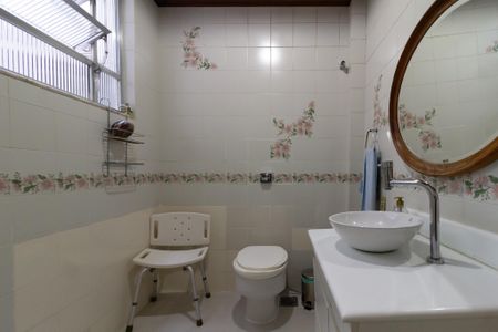 Apartamento à venda com 140m², 3 quartos e 1 vaga Apartamento à venda com 140m², 3 quartos e 1 vagaBanheiro da suíte