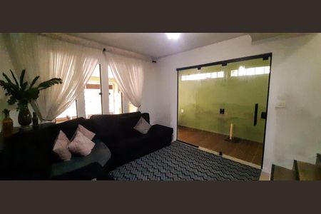Casa à venda com 219m², 3 quartos e 2 vagasSala de Estar