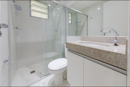 Apartamento à venda com 75m², 3 quartos e 1 vaga Apartamento à venda com 75m², 3 quartos e 1 vagaBanheiro Social