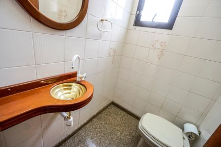 Apartamento à venda com 185m², 3 quartos e 2 vagas Apartamento à venda com 185m², 3 quartos e 2 vagasLavabo