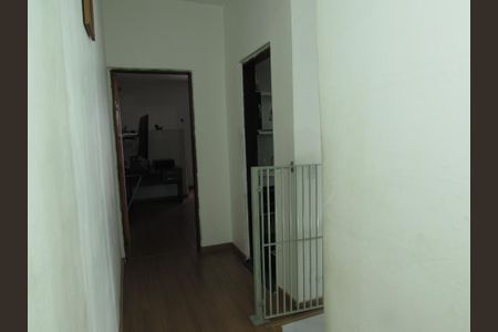 Casa à venda com 220m², 3 quartos e 2 vagasCorredores