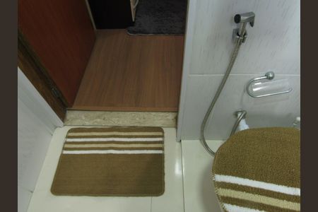 Casa à venda com 220m², 3 quartos e 2 vagasBanheiro da Suíte Principal