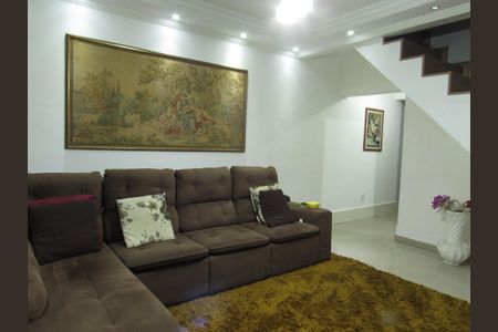 Casa à venda com 220m², 3 quartos e 2 vagasSala