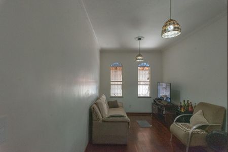 Casa à venda com 130m², 3 quartos e 3 vagas Casa à venda com 130m², 3 quartos e 3 vagasSala