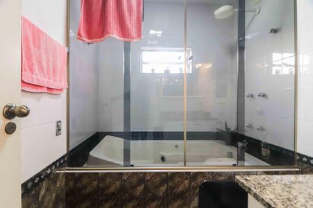Casa à venda com 182m², 3 quartos e 3 vagas Casa à venda com 182m², 3 quartos e 3 vagas Banheiro  /Suíte