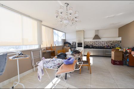 Apartamento à venda com 180m², 4 quartos e 4 vagasCobertura - Sala