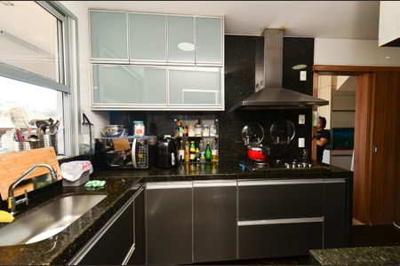 Apartamento à venda com 180m², 4 quartos e 4 vagasCozinha