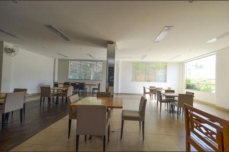 Apartamento à venda com 180m², 4 quartos e 4 vagasÁrea comum - Salão de festas