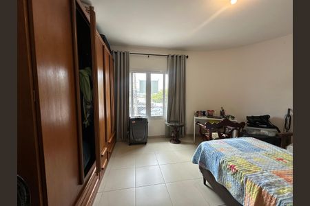 Casa à venda com 360m², 4 quartos e sem vaga Casa à venda com 360m², 4 quartos e sem vagaQuarto 1