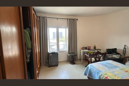 Casa à venda com 360m², 4 quartos e sem vaga Casa à venda com 360m², 4 quartos e sem vagaQuarto 1