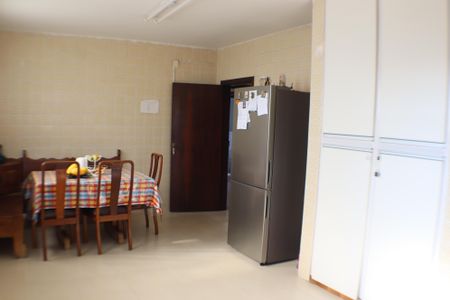 Casa à venda com 360m², 4 quartos e sem vaga Casa à venda com 360m², 4 quartos e sem vagaCozinha