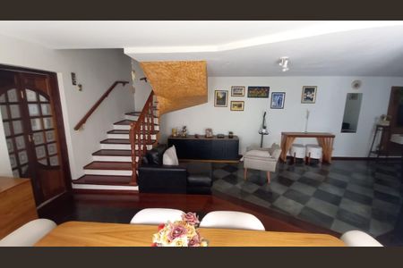 Casa à venda com 298m², 3 quartos e 2 vagas Casa à venda com 298m², 3 quartos e 2 vagasFoto 07