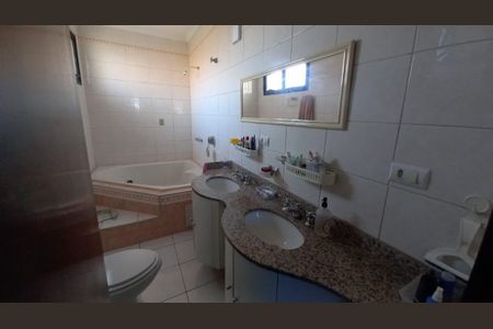 Casa à venda com 298m², 3 quartos e 2 vagas Casa à venda com 298m², 3 quartos e 2 vagasFoto 36