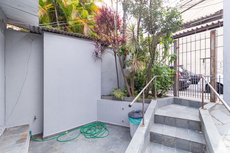 Casa para alugar com 250m², 2 quartos e 2 vagas Casa para alugar com 250m², 2 quartos e 2 vagasHall de entrada