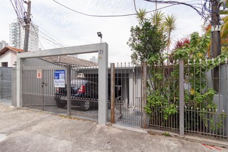 Casa para alugar com 250m², 2 quartos e 2 vagas Casa para alugar com 250m², 2 quartos e 2 vagasFachada