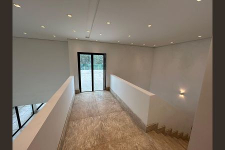 Casa de condomínio à venda com 700m², 4 quartos e 8 vagas Casa de condomínio à venda com 700m², 4 quartos e 8 vagasCorredor