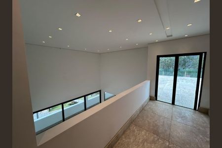 Casa de condomínio à venda com 700m², 4 quartos e 8 vagas Casa de condomínio à venda com 700m², 4 quartos e 8 vagasCorredor
