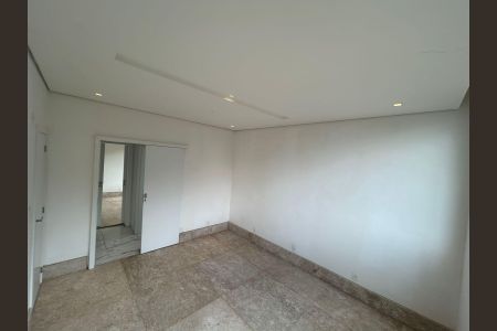 Casa de condomínio à venda com 700m², 4 quartos e 8 vagas Casa de condomínio à venda com 700m², 4 quartos e 8 vagasQuarto 3