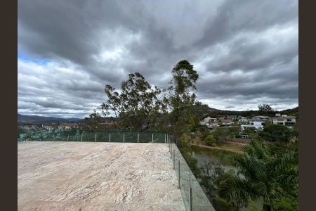 Casa de condomínio à venda com 700m², 4 quartos e 8 vagas Casa de condomínio à venda com 700m², 4 quartos e 8 vagasÁrea Externa