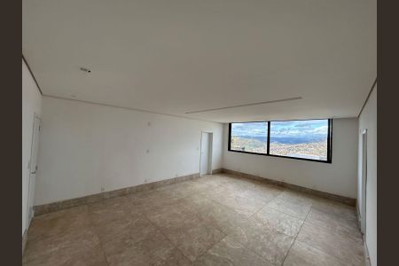 Casa de condomínio à venda com 700m², 4 quartos e 8 vagas Casa de condomínio à venda com 700m², 4 quartos e 8 vagasQuarto 1