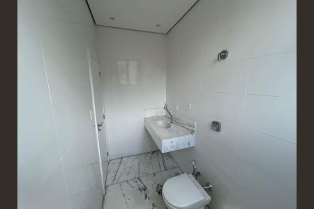 Casa de condomínio à venda com 700m², 4 quartos e 8 vagas Casa de condomínio à venda com 700m², 4 quartos e 8 vagasBanheiro 2