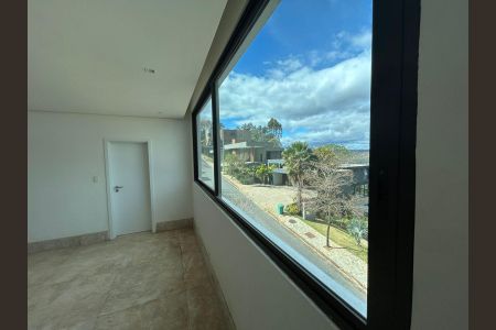 Casa de condomínio à venda com 700m², 4 quartos e 8 vagas Casa de condomínio à venda com 700m², 4 quartos e 8 vagasQuarto 1