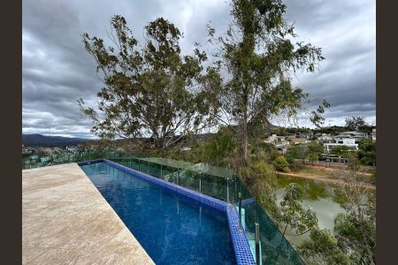 Casa de condomínio à venda com 700m², 4 quartos e 8 vagas Casa de condomínio à venda com 700m², 4 quartos e 8 vagasÁrea Externa