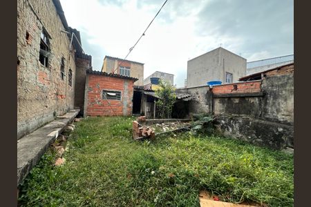 Casa à venda com 278m², 2 quartos e 3 vagas Casa à venda com 278m², 2 quartos e 3 vagasQuintal