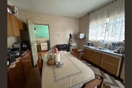 Casa à venda com 278m², 2 quartos e 3 vagas Casa à venda com 278m², 2 quartos e 3 vagasCozinha