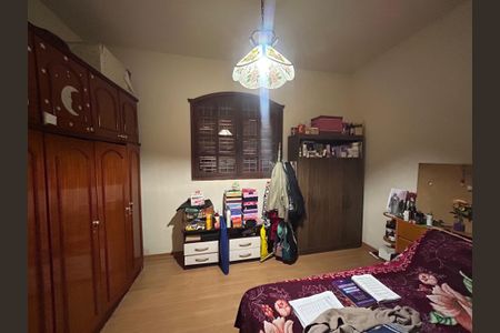 Casa à venda com 215m², 4 quartos e 2 vagas