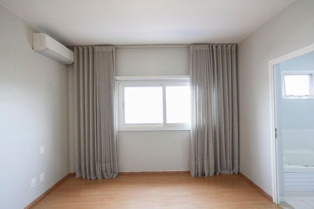 Casa de condomínio para alugar com 316m², 4 quartos e 4 vagas Casa de condomínio para alugar com 316m², 4 quartos e 4 vagasSuite 1