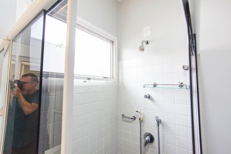 Casa de condomínio para alugar com 316m², 4 quartos e 4 vagas Casa de condomínio para alugar com 316m², 4 quartos e 4 vagasBanheiro da Suite 2