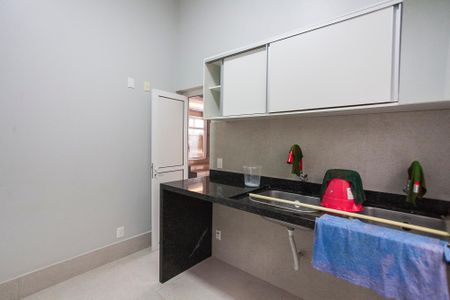 Casa de condomínio para alugar com 316m², 4 quartos e 4 vagas Casa de condomínio para alugar com 316m², 4 quartos e 4 vagasÁrea de Serviço