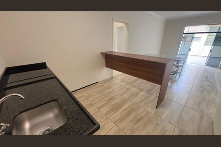 Casa de condomínio à venda com 80m², 2 quartos e 4 vagasCozinha