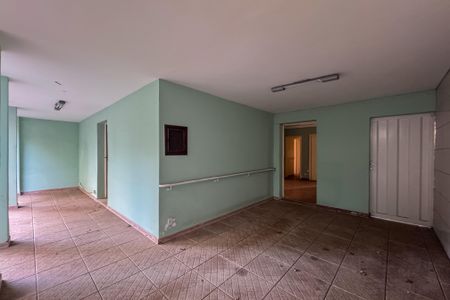 Casa à venda com 235m², 4 quartos e 3 vagas Casa à venda com 235m², 4 quartos e 3 vagasVaranda