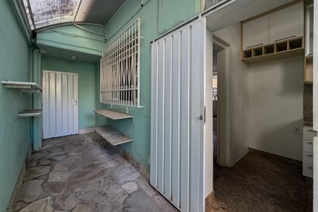 Casa à venda com 235m², 4 quartos e 3 vagas Casa à venda com 235m², 4 quartos e 3 vagasQuintal