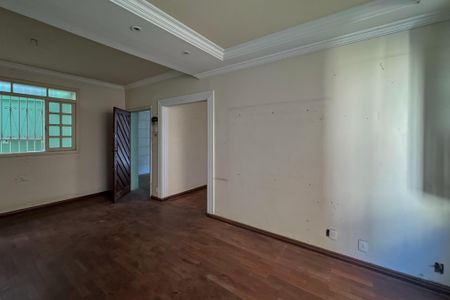 Casa à venda com 235m², 4 quartos e 3 vagas Casa à venda com 235m², 4 quartos e 3 vagasSala