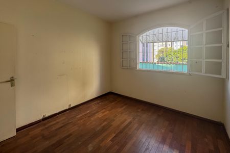 Casa à venda com 235m², 4 quartos e 3 vagas Casa à venda com 235m², 4 quartos e 3 vagasQuarto 3